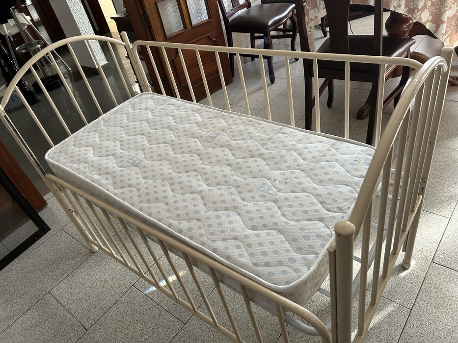 Cama de bébé usada