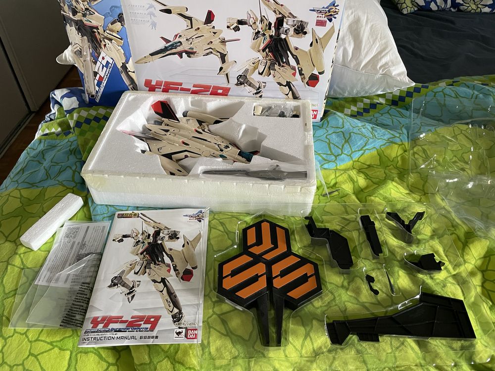 Japoński Transformers Bandai YF-29 Durandai Valkyrie Isamu Dyson Custo