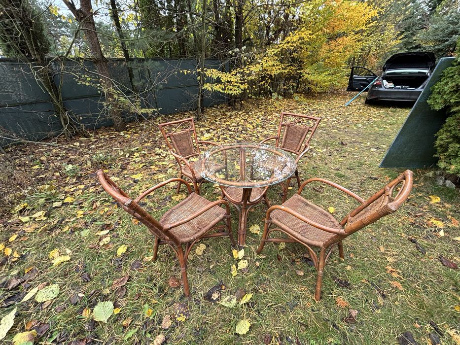 Stół i 4 krzesła ratanowe komplet