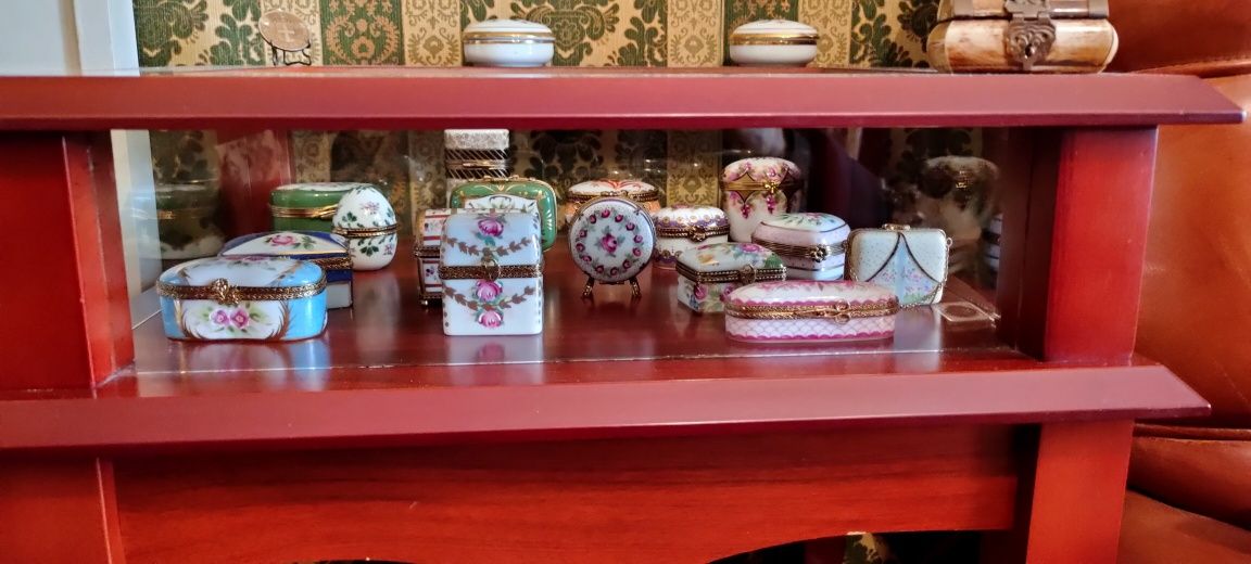 Coleção de caixas de porcelana em miniaturas