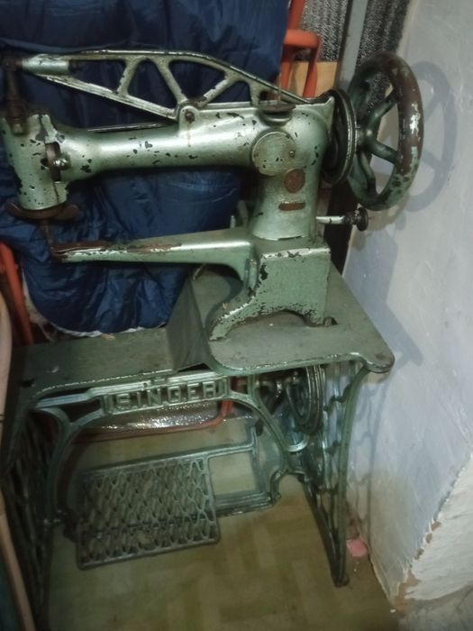 Рукавная швейная машинка SINGER.