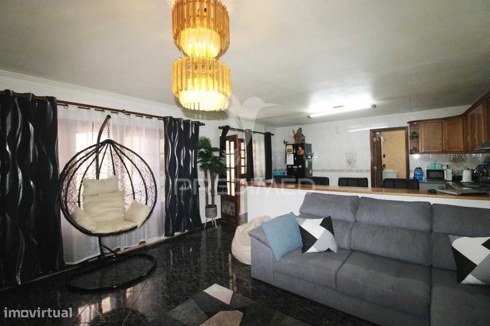 Moradia T1+1  em lote de 364m2 em Fernão Ferro