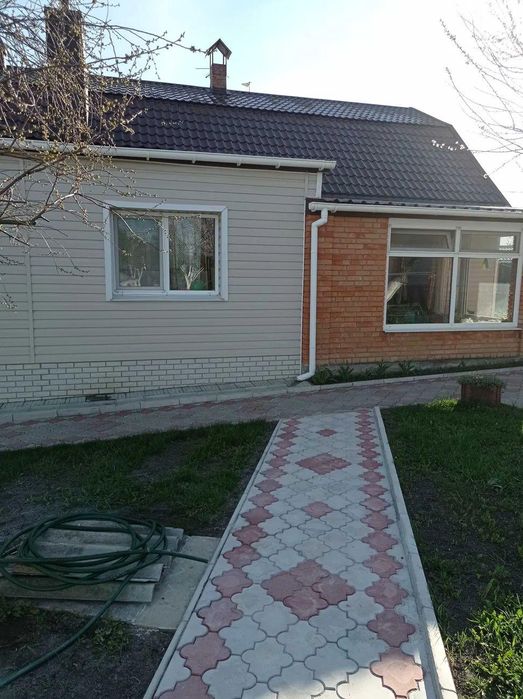 Продається будинок з 4 кімнатами в Іванівці