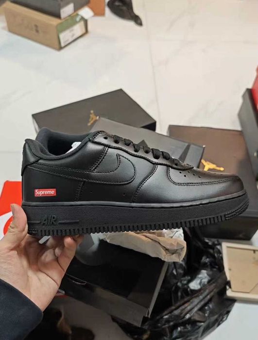 Buty meskie Nike Air Force 1 Low Supreme Black R.36.5