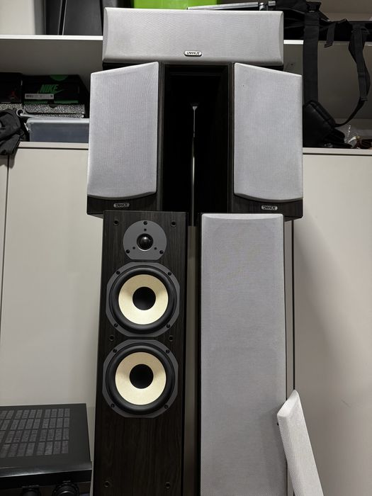 Sistema de som Yamaha/Tannoy