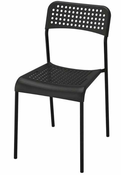 Cadeiras cor branca e preta 6 unidades de cada cor