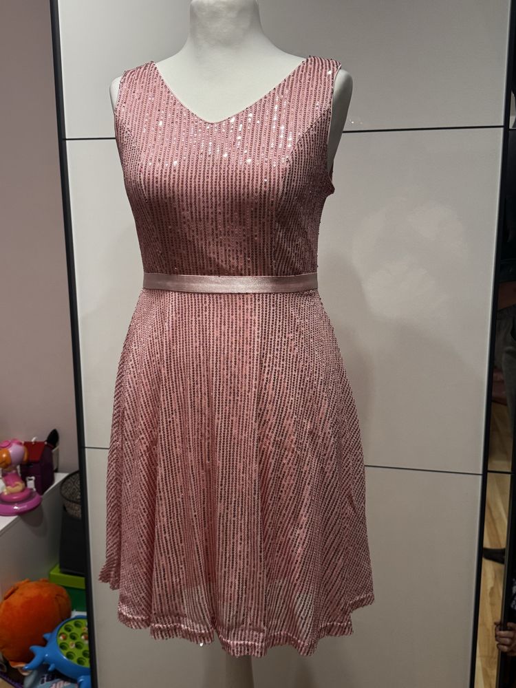 Sukienka Dress tells