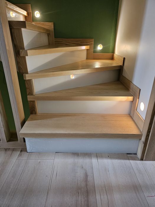 Stopnie, schody drewniane dąb, jesion, buk