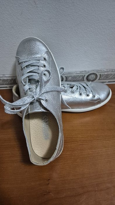 Tenis/Sapatilhas prateadas