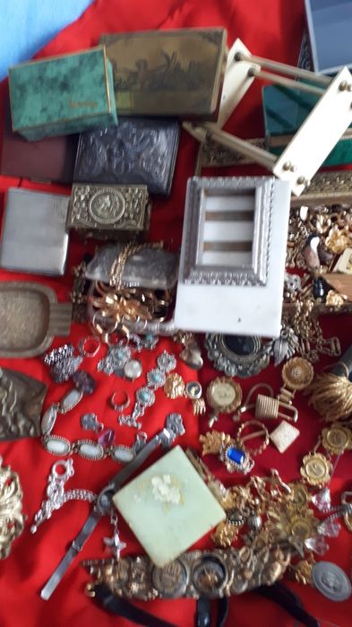 Różne akcesoria 4 szkatuly z marmuru i stare popielniczki