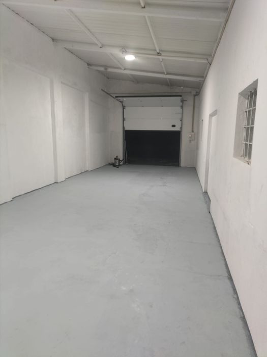 Armazém com 100m2 na Lançada