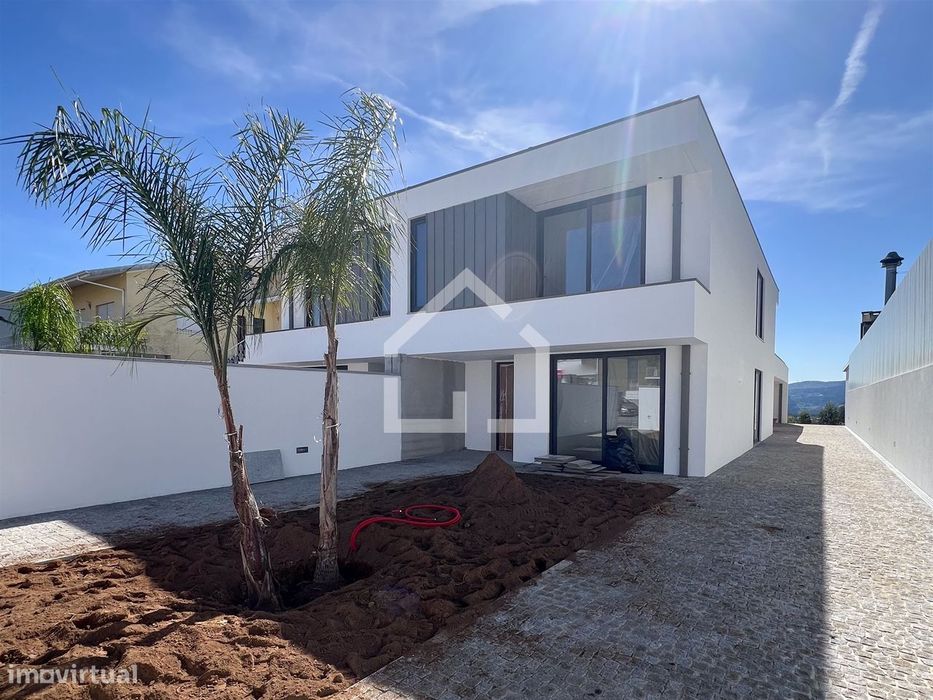 Moradia T3+1 NOVA - Canedo