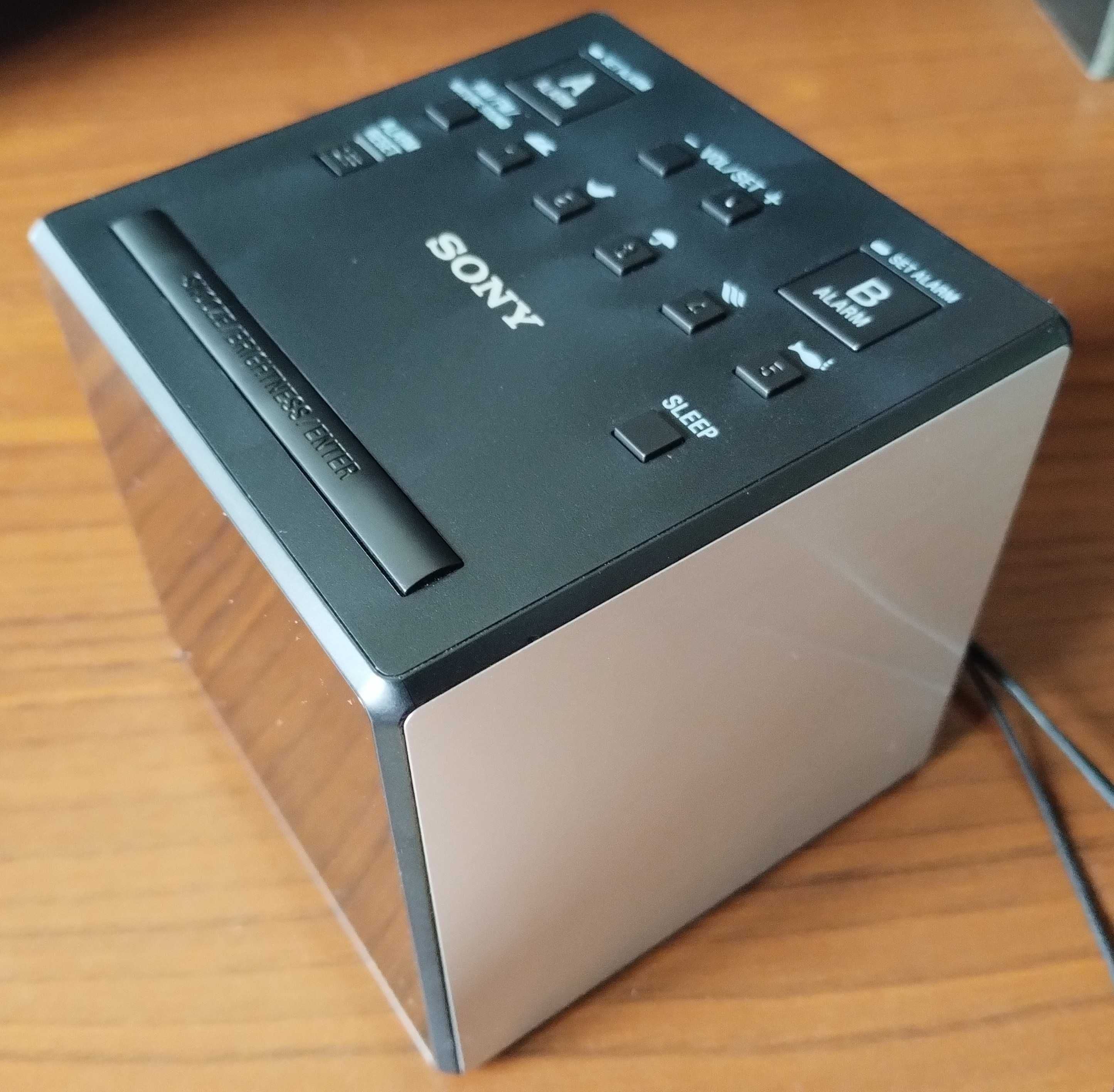 Radio Budzik Sony IC-FC1PJ FM/MW USB ładowania Projektor Godziny NOWY