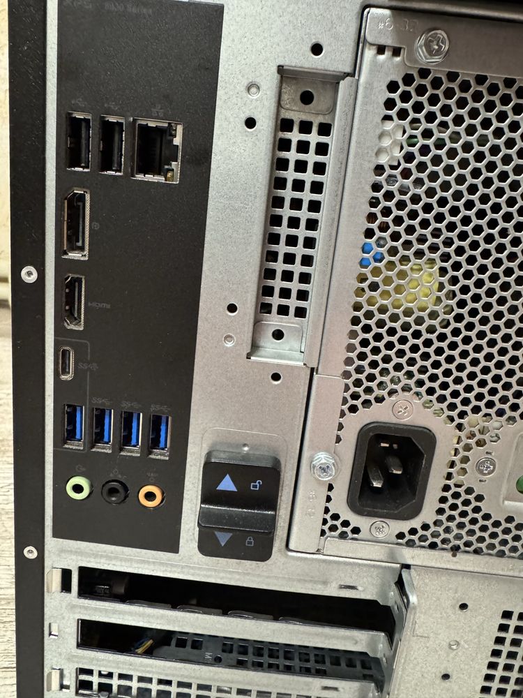 Компьютер DELL XPS 8930 i7-8700/32GB RAM/1TB SDD