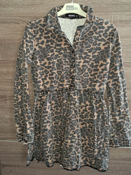 Sukienka jeansowa w panterkę Missguided