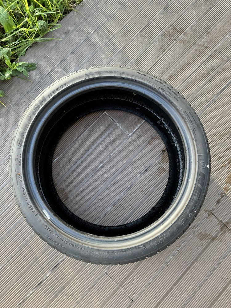 Pneus 245/35 jantes 18