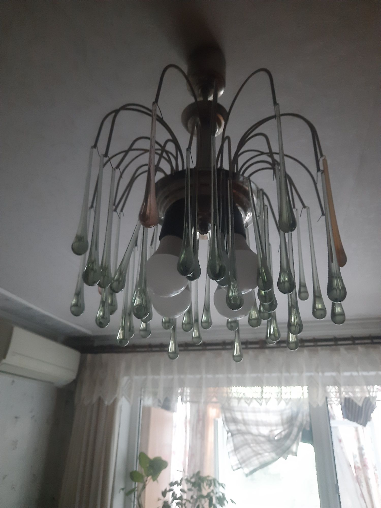 Продам б/в люстру