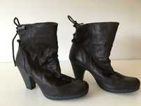 Botins pretos T36