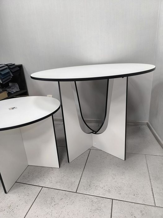 Стол обідній та кавовий