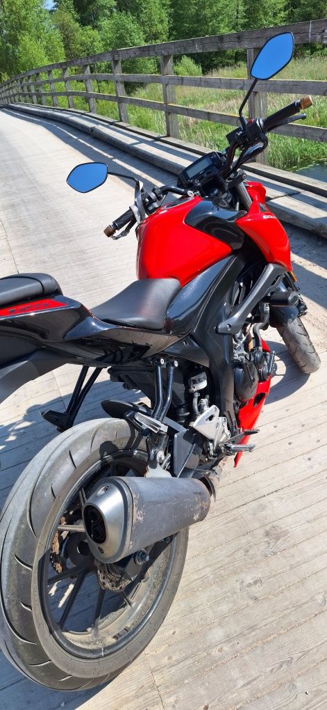 Sprzedam SUZUKI GSX-S.