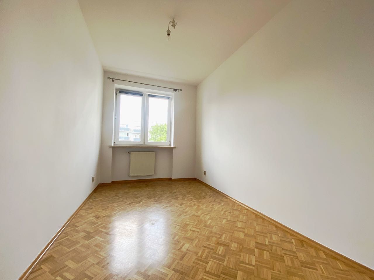 2 pokoje + miejsce postojowe w hali, balkon