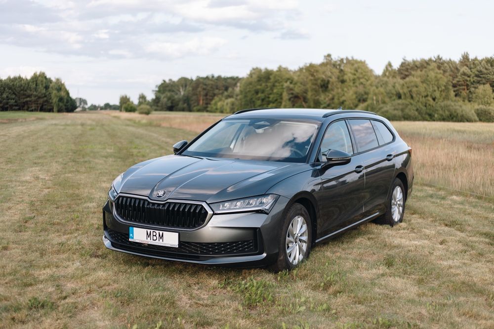 Skoda Superb Octavia wynajem wypożyczalnia samochodów MBM
