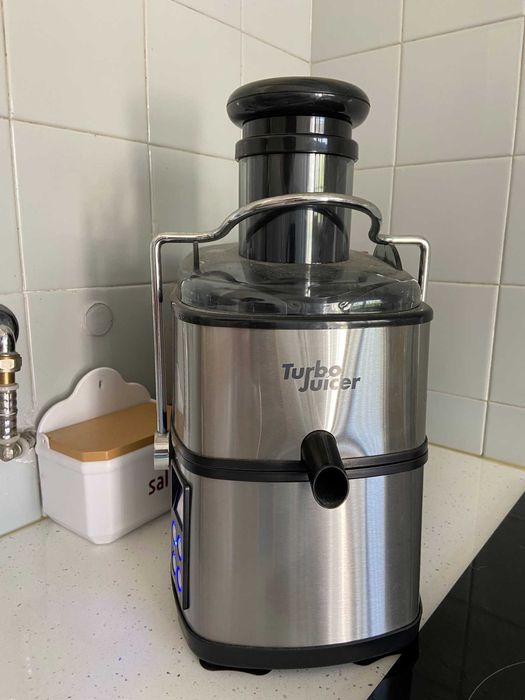 Máquina de Sumos Turbo Juicer –  (praticamente nova)