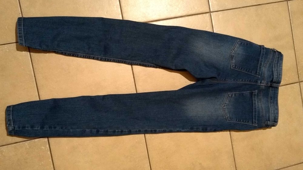 Jeansy z wysokim stanem