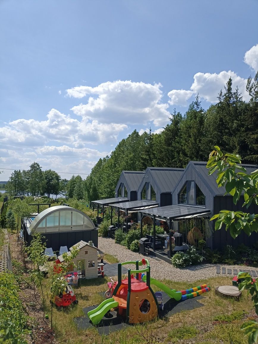 Domek całoroczny domki nad jeziorem pomost basen balia jacuzzi Mazury