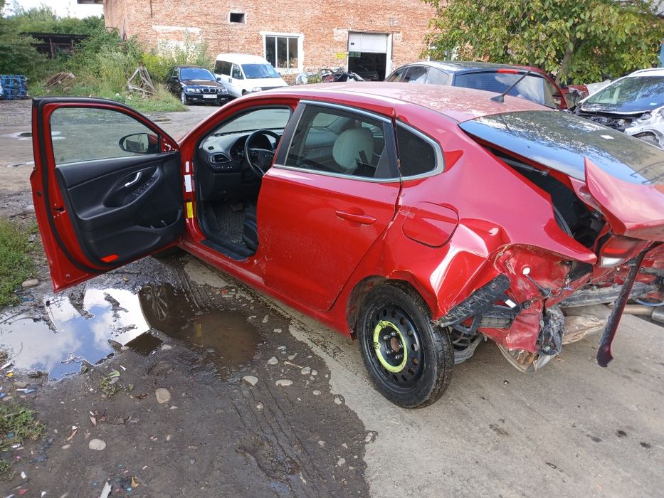 Hyundai i30,хюндай і30 2018р,1.4б. бампер,фара,капот,двері,акпп,мотор