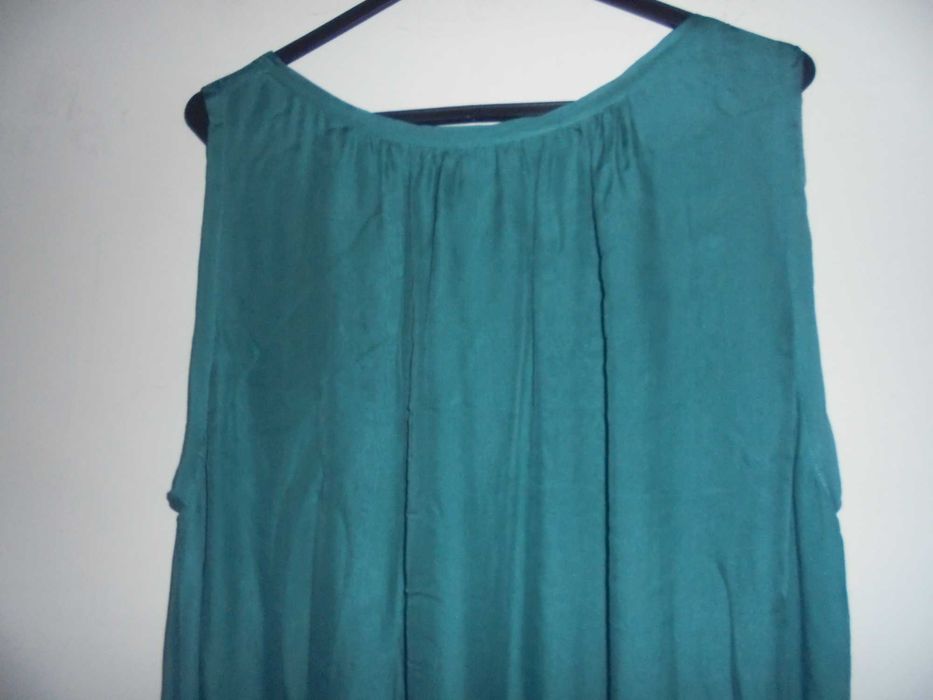 vestido se senhora da marca MASSIMO DUTTI