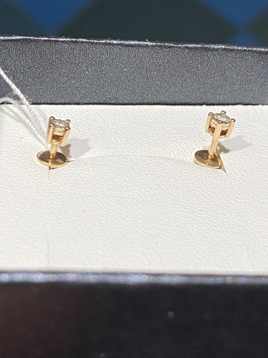 Золотые пуссеты с брилиантом Столична Ювелірна Фабрика