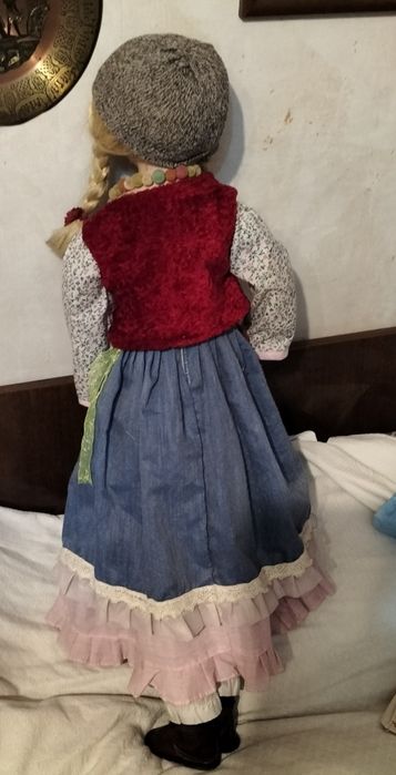 Кукла коллекционная фарфоровая