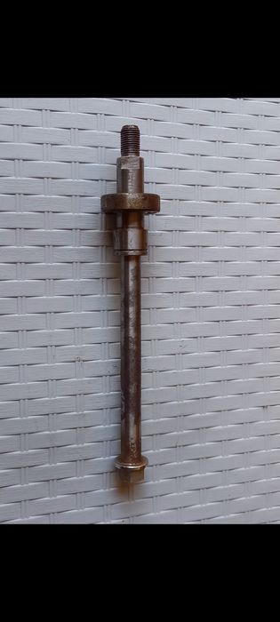 Ośka koła tył tylnego MZ 150 ETZ z łożyskiem oś piasty tylnego koła