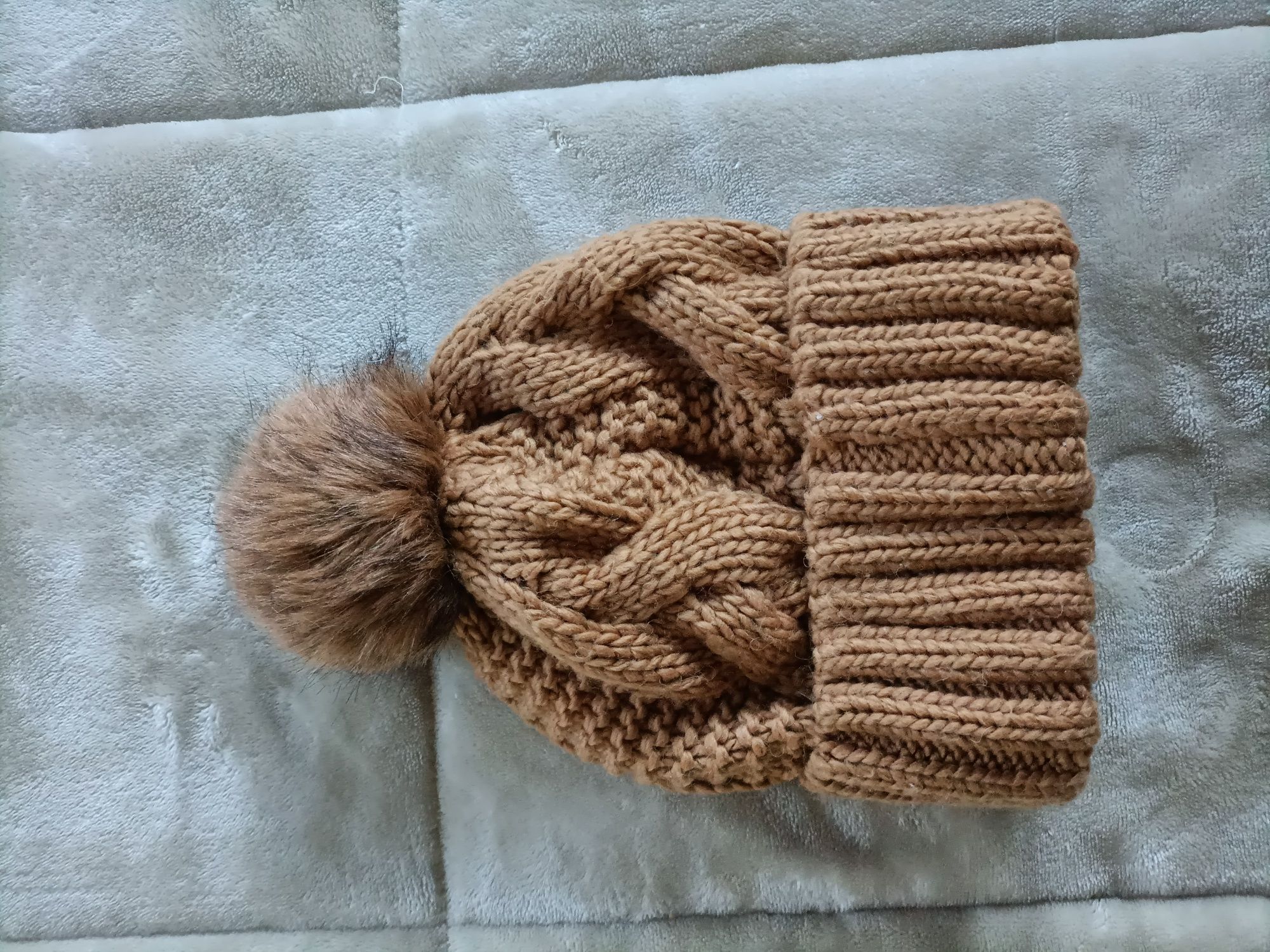 Gorro com pompom H&M