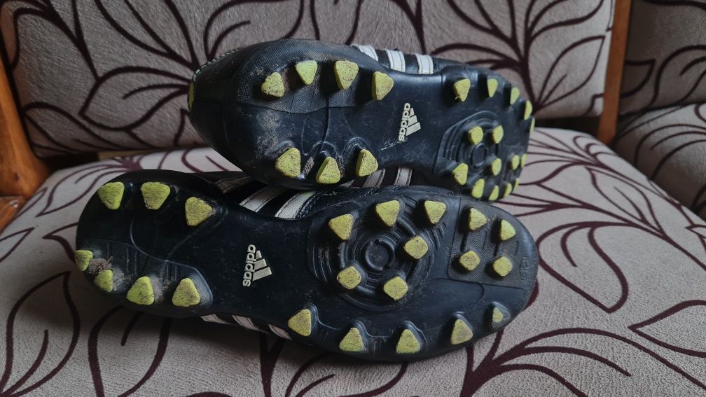 Буци для футболу Adidas 35 р