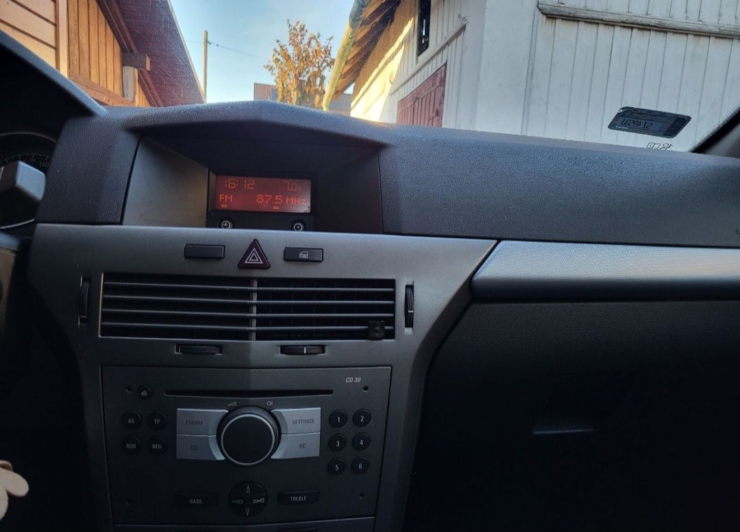 Opel Astra h 1.4 rocznik 2004