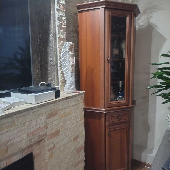 Witryna narożna, kredens