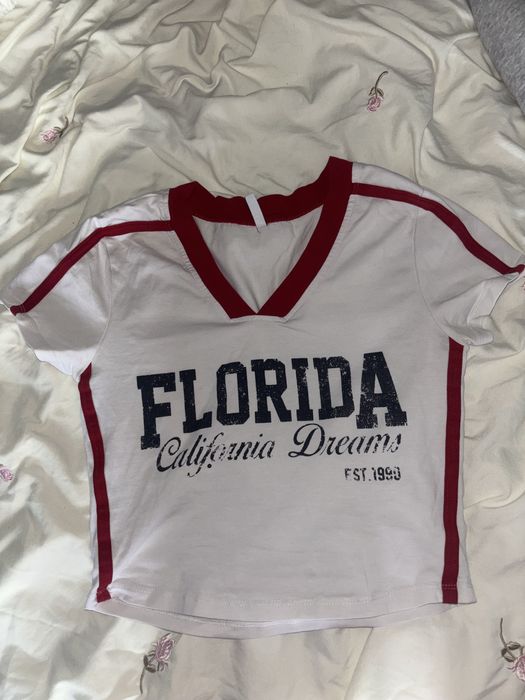 Biały top z dekoltem w serek