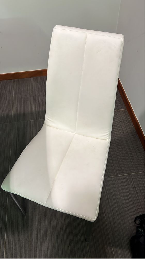 Mesa com 6 cadeiras