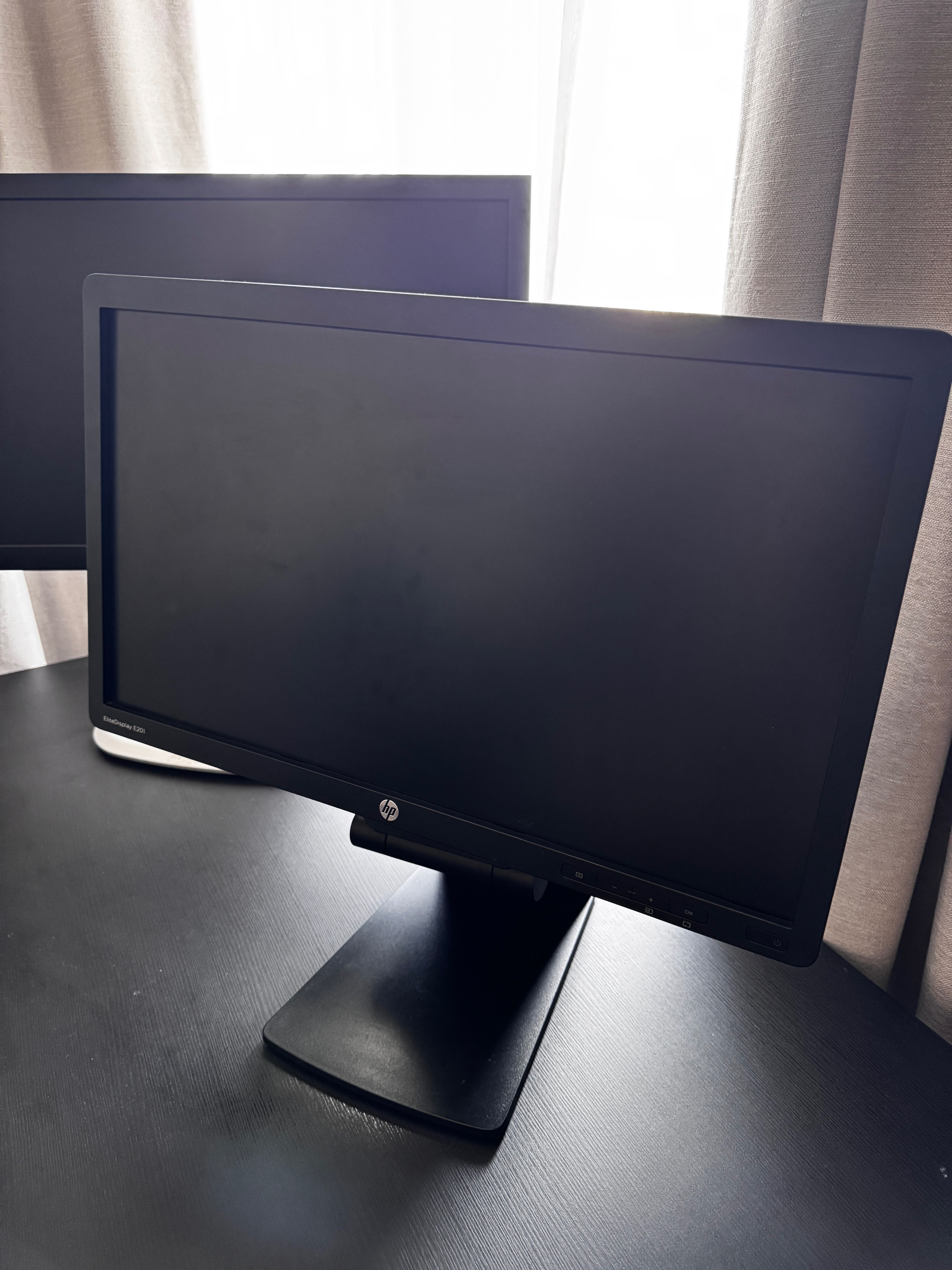 Monitor 23” I 20”