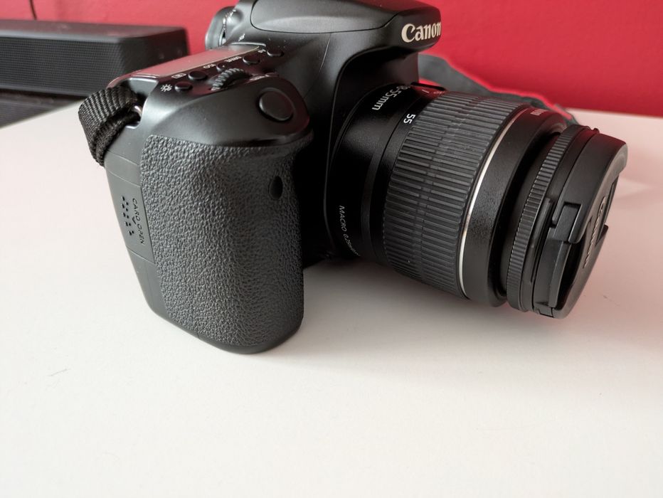 Canon eos 70d w bardzo dobrym stanie + obiektyw canon 18-55 zestaw