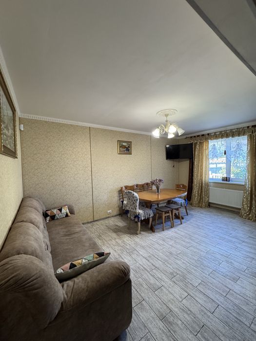 Продам будинок з гаражем