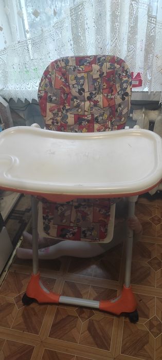 Столик для годування