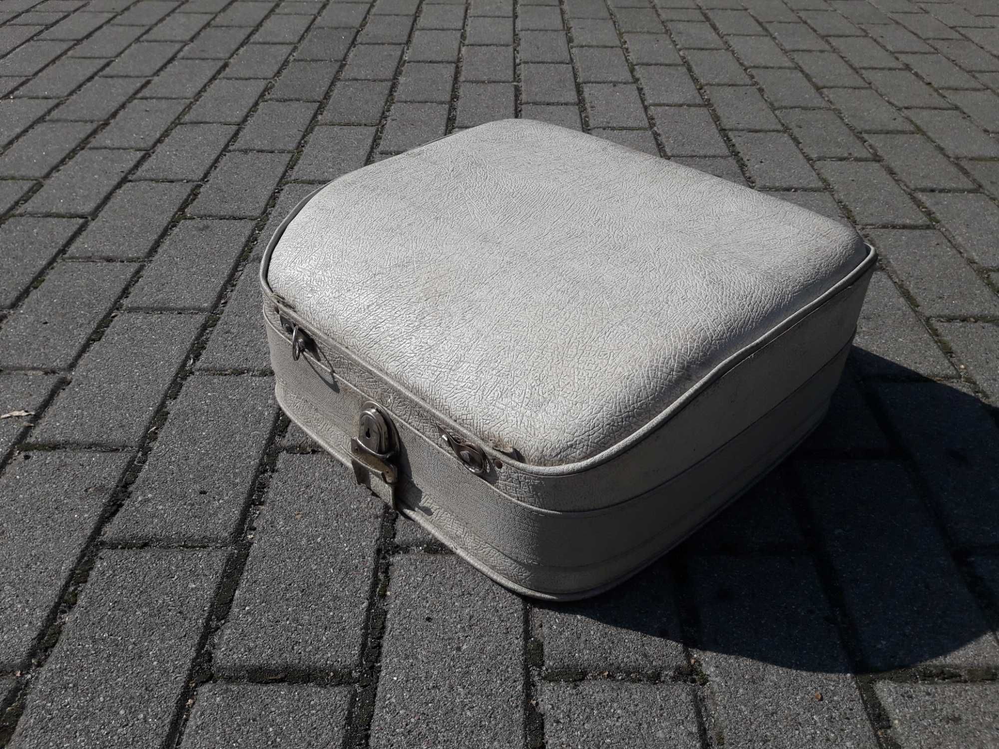 Stara walizkowa maszyna do pisania CONSUL PRL design lata 50 60