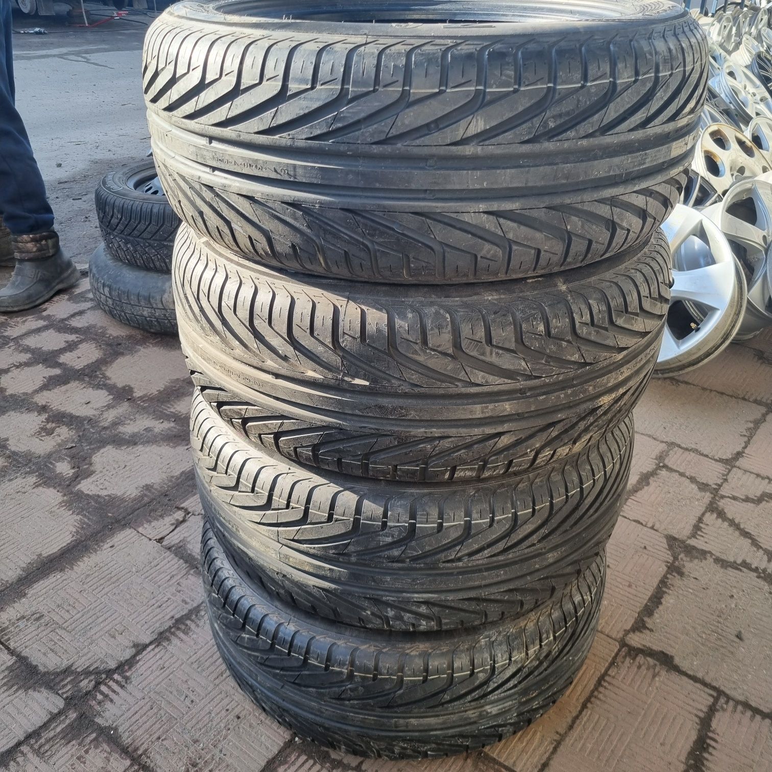 шины 225/50/17 nokian z run flat