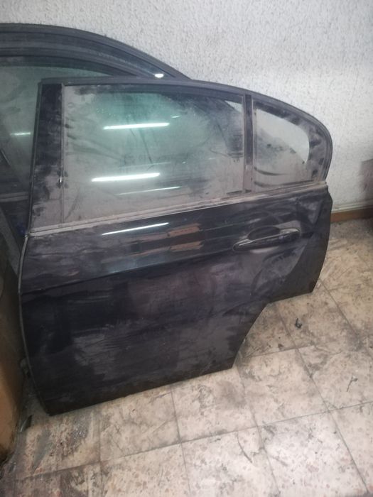 Porta frente dto e porta traseira esq  BMW Série 3 320