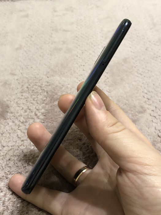 Телефон Samsung Galaxy A40 4/64gb NFC гарний стан