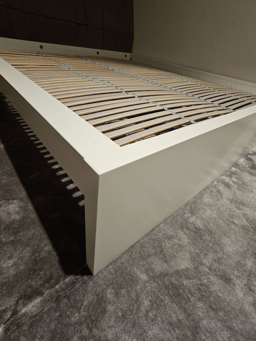 Rama łóżka Malm ikea biała że stelażem dnem