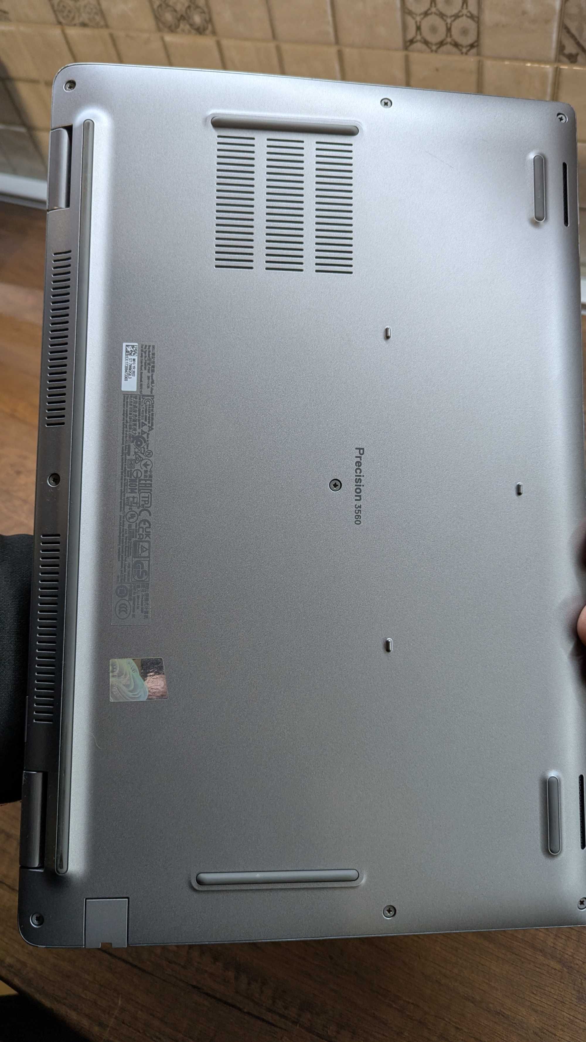 Ноутбук Dell Precision 3560 - FHD IPS/i7 1165G7/NVIDIA T500 2 GB/48 GB